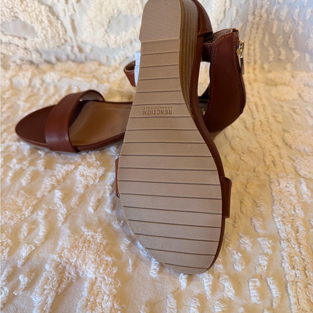 Kenneth Cole Reaction Brown Ankle-Strap Flat Sandals #514 - Picture 3 of 3